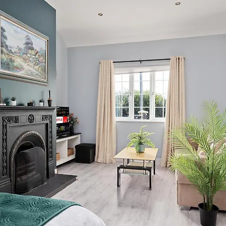 Airport منزل للإقامة *